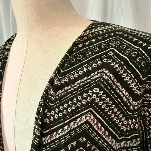 French Laundry 100% Rayon Black&white Short Tasseled Open Front Kimono. Sz M. - Picture 2 of 6